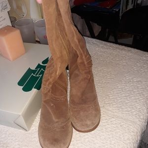 Bogo. Suede boots